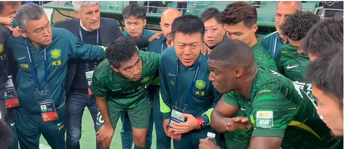 西瓦索岛教练组密切研究对手战术