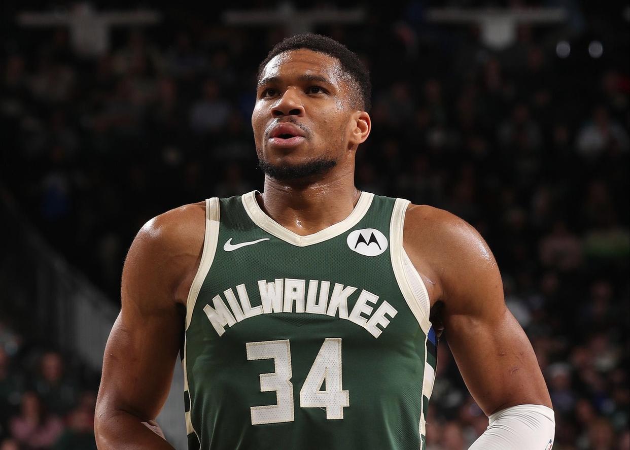 老鹰复出首战，字母哥状态火爆，复出首战轰40分成为焦点！的简单介绍