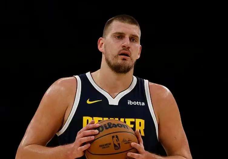 浓眉哥陷入低谷，约基奇连败，热火球队命运悬念！