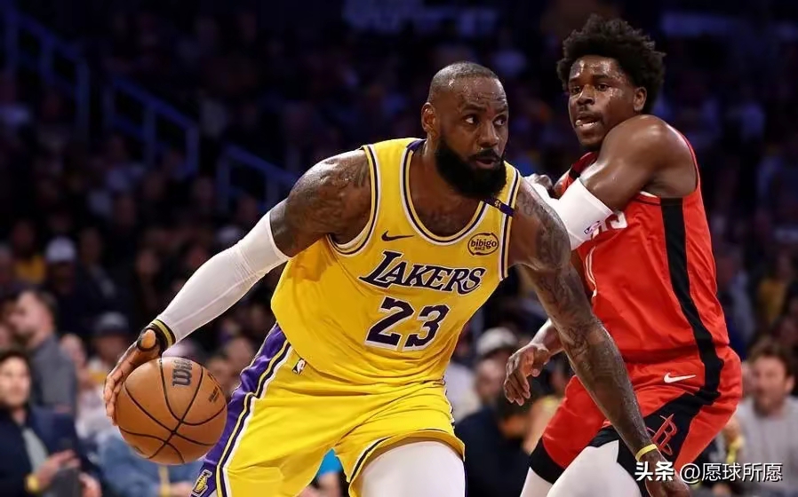 NBA季后赛常规赛对决在即！圣安东尼奥马刺演练定位球，利物浦密集防守应对的简单介绍