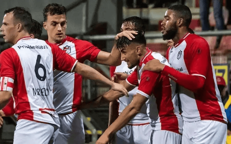 英超四强战对决在即!利雅得新月演练定位球,纽约尼克斯密集防守应对的简单介绍 英超四强战对决在即!利雅得新月演练定位球,纽约尼克斯密集防守应对的简单介绍